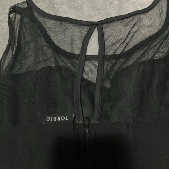 Torrid Formal Black Sleeveless Shirt size 2 - Picture 3 of 4